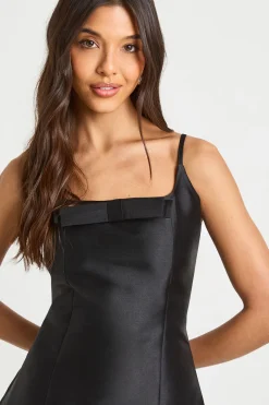 Robe Droite à Bretelles avec Nœud Devant