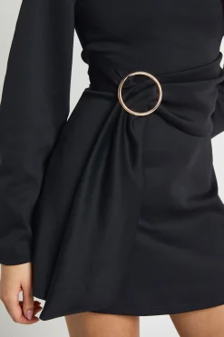 Robe Droite Ceinturée À Encolure Montante