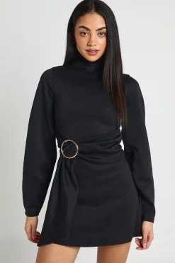 Robe Droite Ceinturée À Encolure Montante