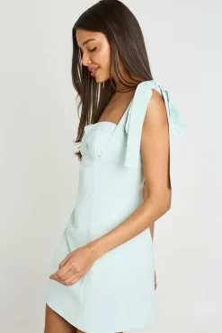 Robe Droite Cintrée À Encolure Cœur Et Bretelles Nouées Aux Épaules