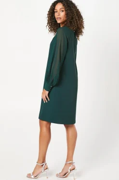 Robe Droite de Cérémonie à Manches en Mousseline et Décolleté Orné de Sequins