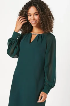 Robe Droite de Cérémonie à Manches en Mousseline et Décolleté Orné de Sequins