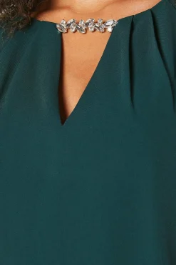 Robe Droite de Cérémonie à Manches en Mousseline et Décolleté Orné de Sequins