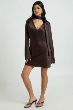 Robe Droite À Détail Foulard En Satin Texturé