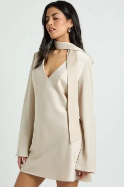 boohoo Robe Droite À Détail Foulard En Satin Texturé<Femme Satin Et Dentelle|Robes Remise De Diplôme