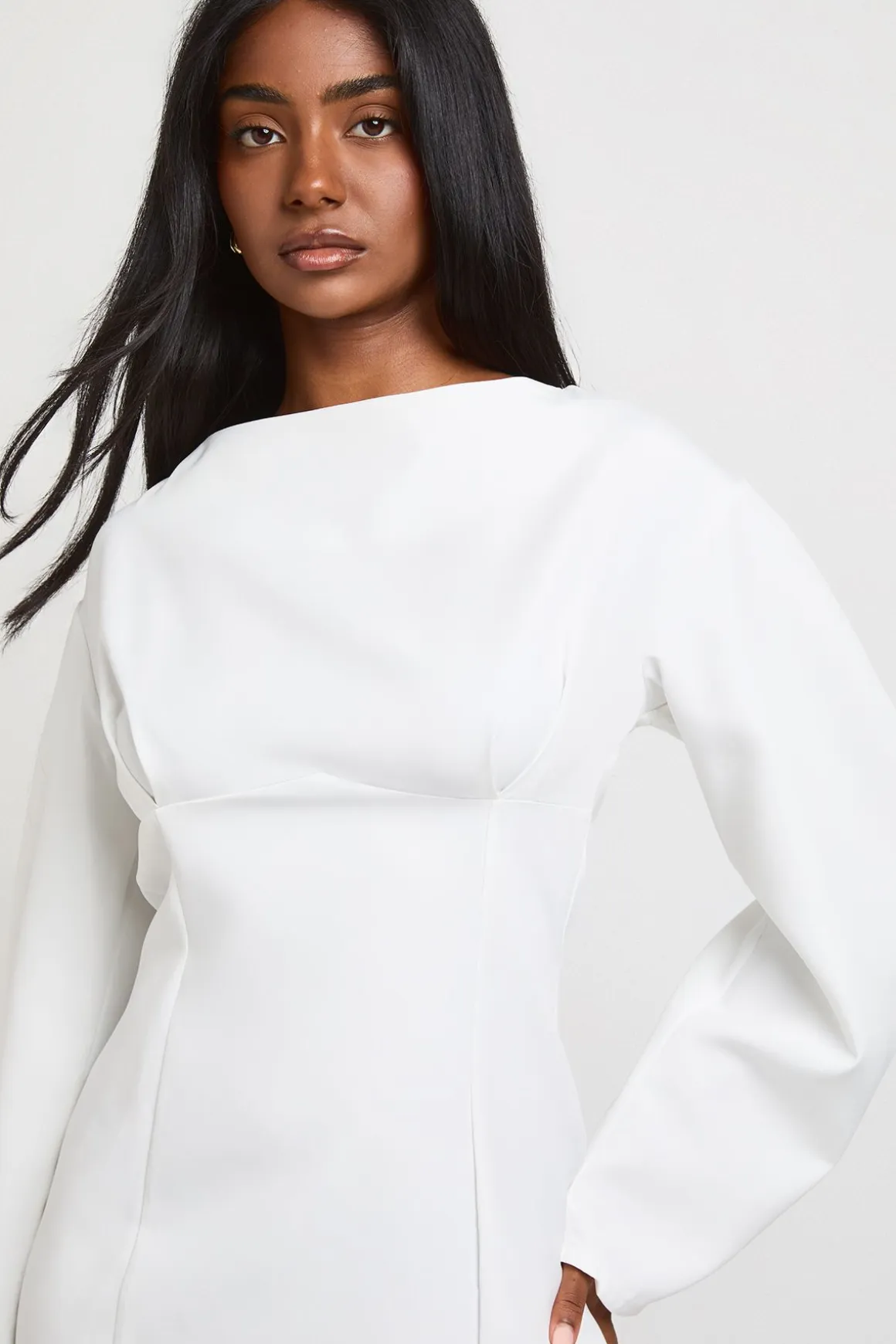 Robe Droite À Encolure Slash, Manches Ballon Et Taille Cintrée