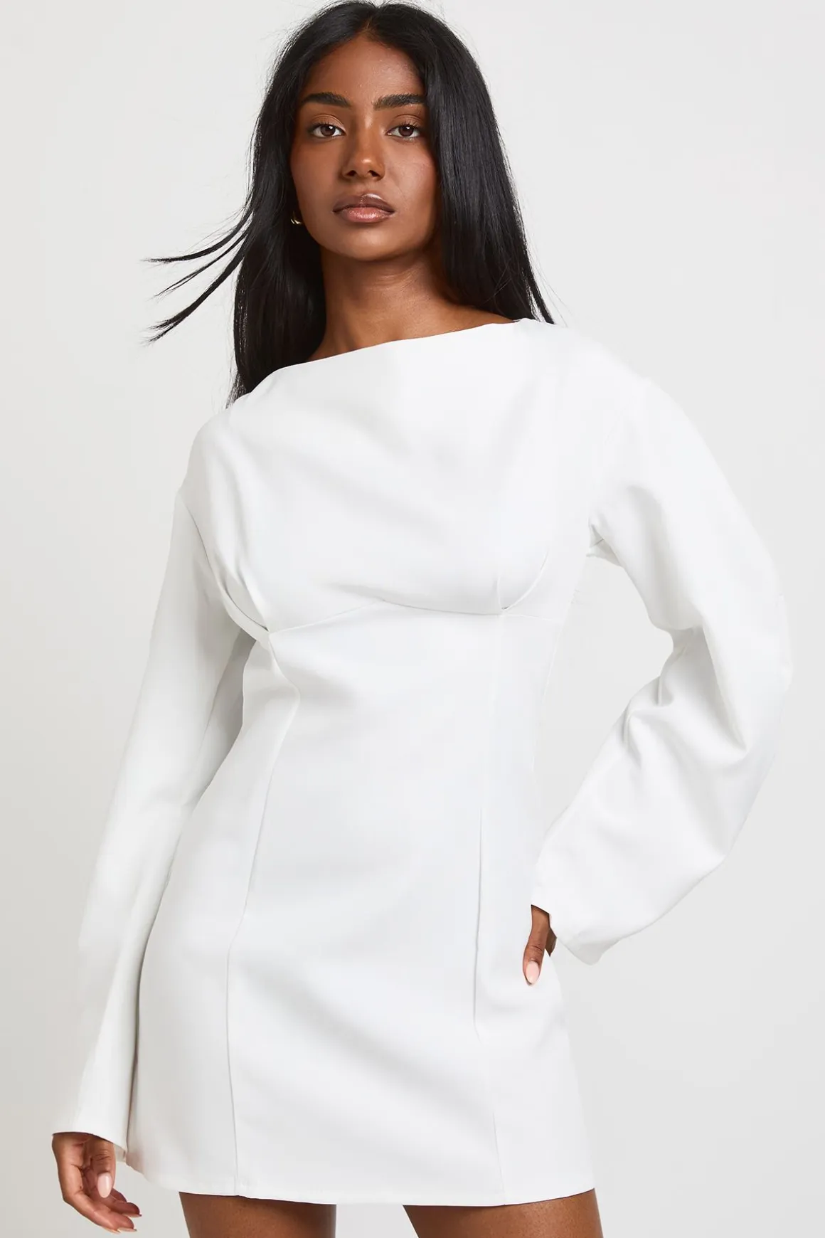 Robe Droite À Encolure Slash, Manches Ballon Et Taille Cintrée