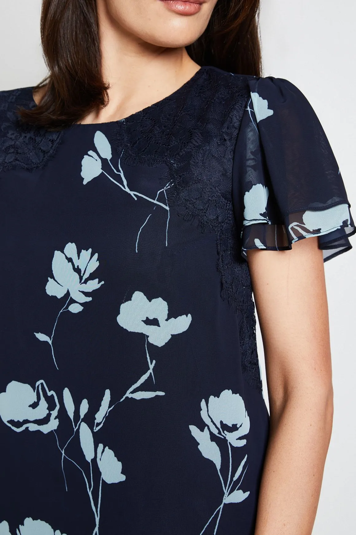 Robe Droite À Fleurs Avec Dentelle Et Manches À Volants