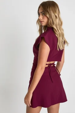 Robe droite froncée à encolure haute et manches cap