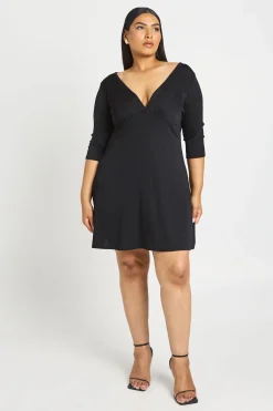 Robe Droite Grande Taille À Encolure En V Et Manches 3/4