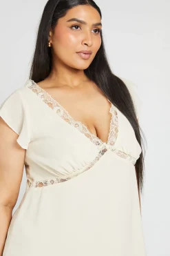 Robe Droite Grande Taille À Manches Courtes Et Finitions En Dentelle