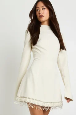 Robe Droite Haute Avec Col Montant Et Ourlet À Franges