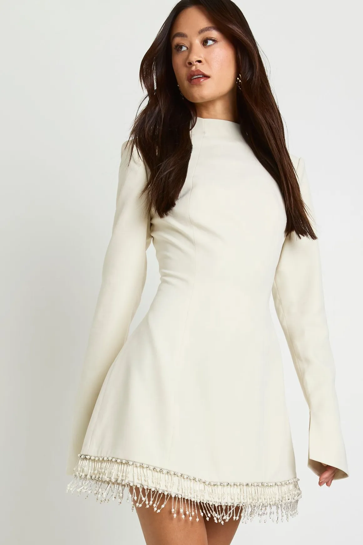 Robe Droite Haute Avec Col Montant Et Ourlet À Franges