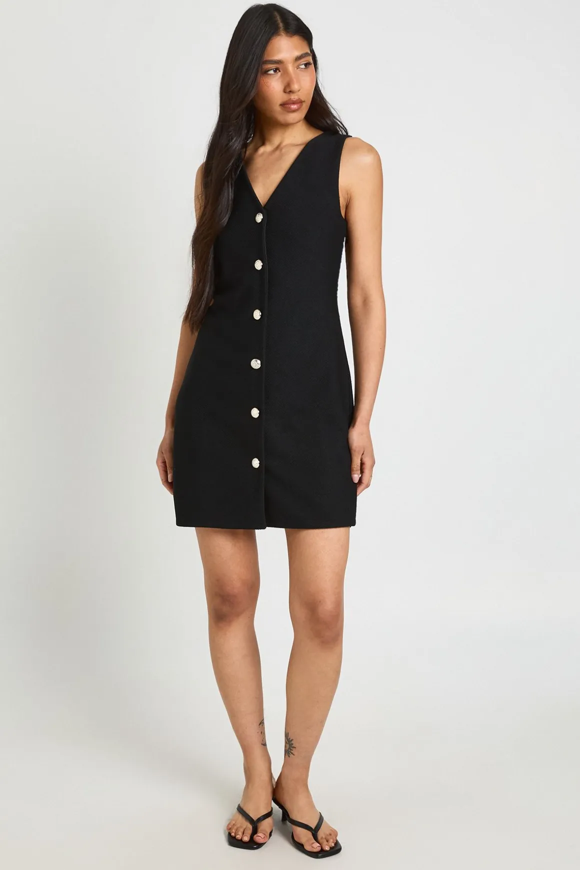 Robe Droite Haute Col V À Boutons Dorés