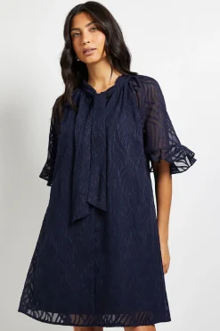 Robe Droite à Manches Cape avec Motif Dévoré