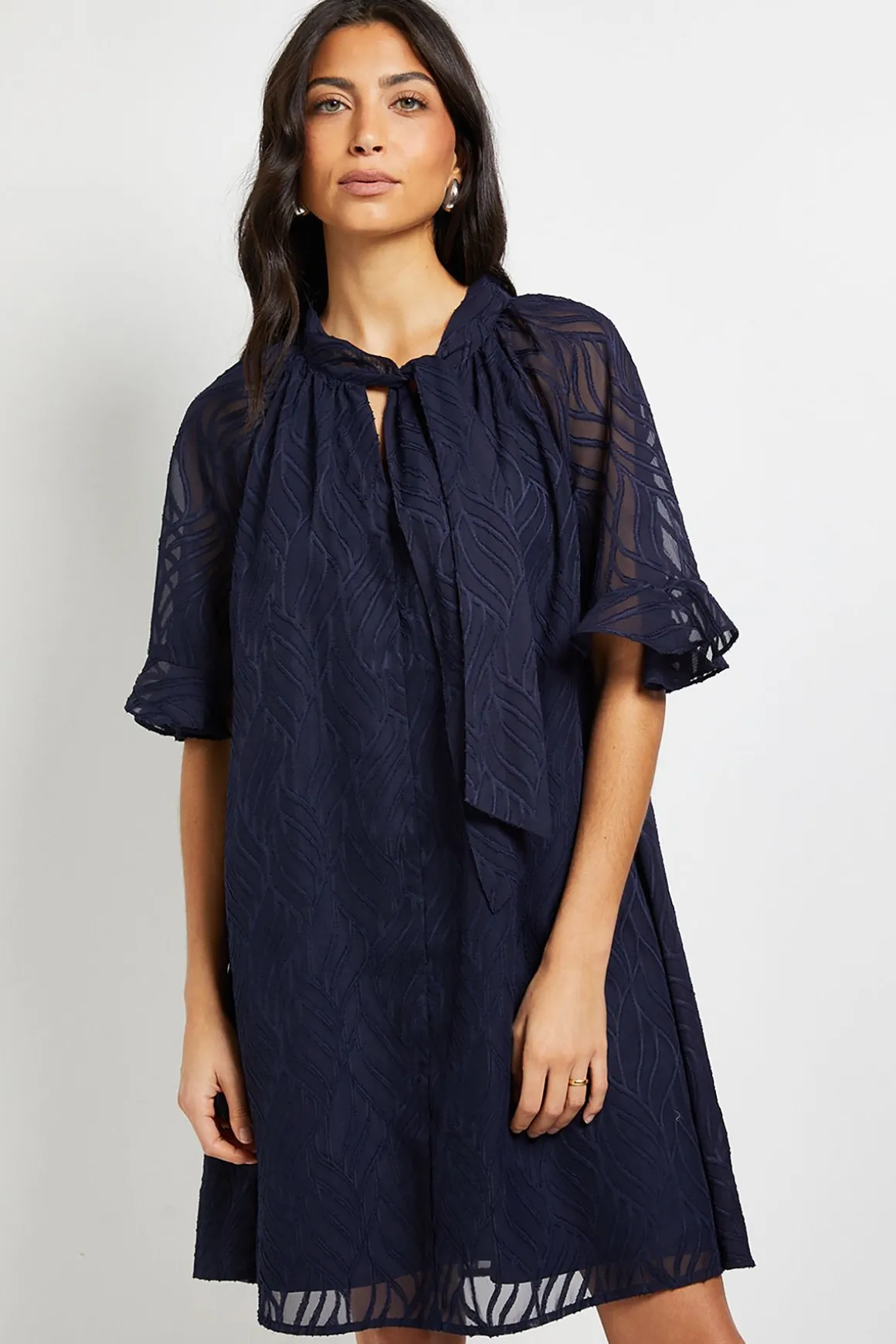 Robe Droite à Manches Cape avec Motif Dévoré
