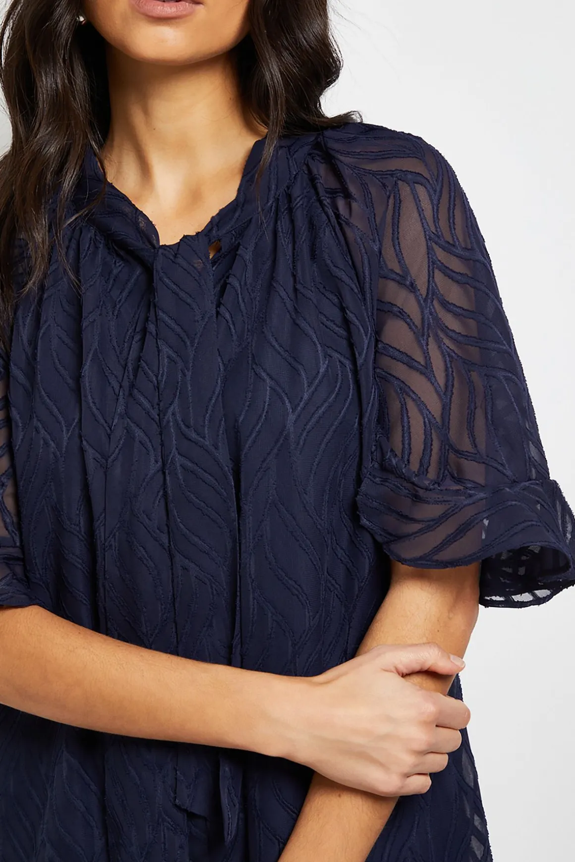 Robe Droite à Manches Cape avec Motif Dévoré