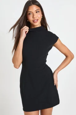 boohoo Robe Droite À Manches Courtes Avec Encolure Montante En Maille Côtelée<Femme Toutes Les Robes|Robes