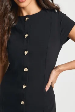 boohoo Robe Droite à Manches Courtes en Bengaline avec Garniture de Boutons Dorés<Femme Robes|Robes De Soirée