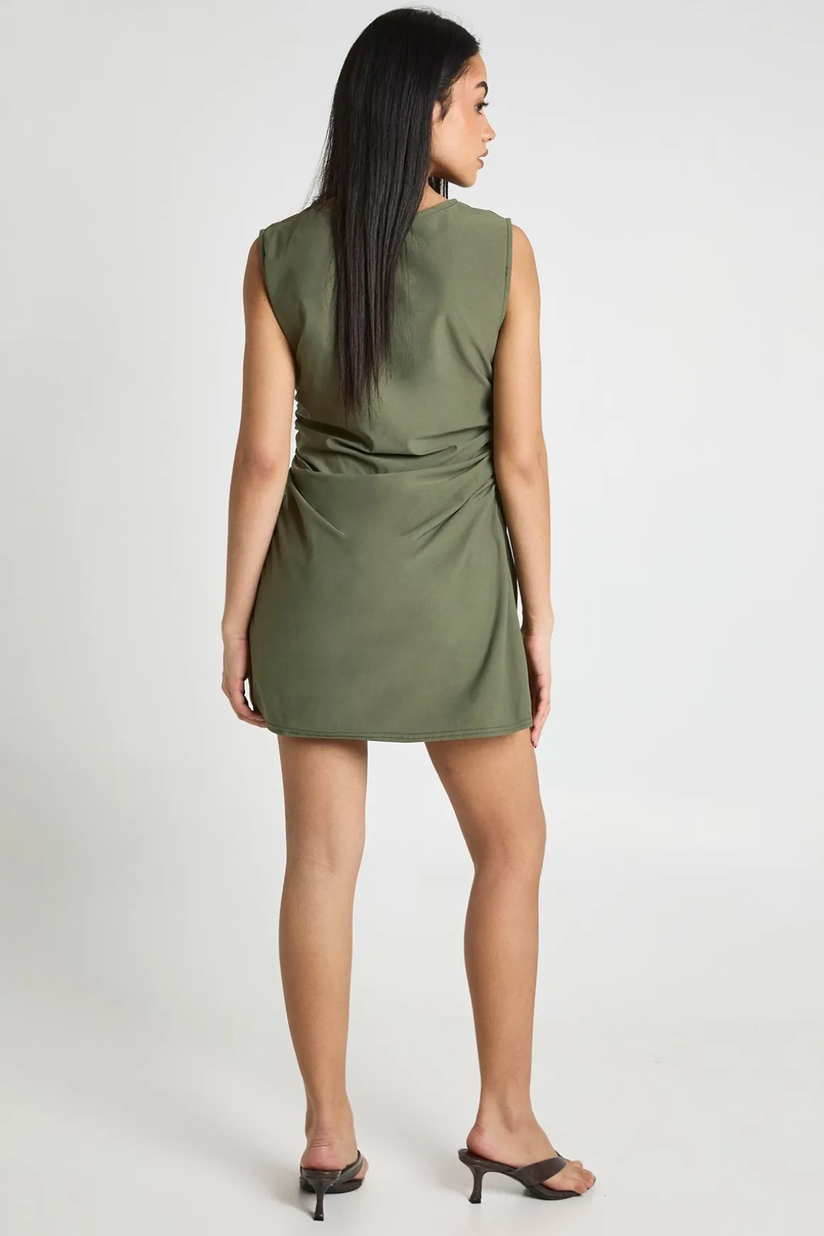 Robe Droite À Manches Longues Avec Fronces Latérales