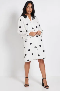 Robe Droite Petite À Pois Avec Col En Dentelle