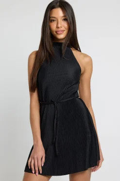 Robe Droite Plissée À Col Montant Et Taille Nouée