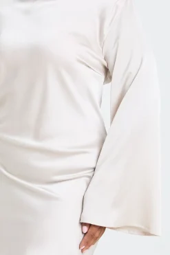 Robe Droite Satinée Grande Taille À Encolure Asymétrique Et Détails Froncés