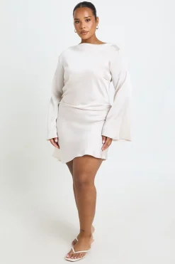 Robe Droite Satinée Grande Taille À Encolure Asymétrique Et Détails Froncés