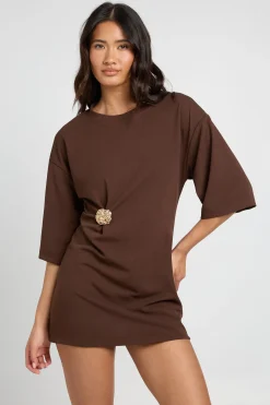 Robe Droite Tissée À Nœud Frontal Avec Finitions Dorées