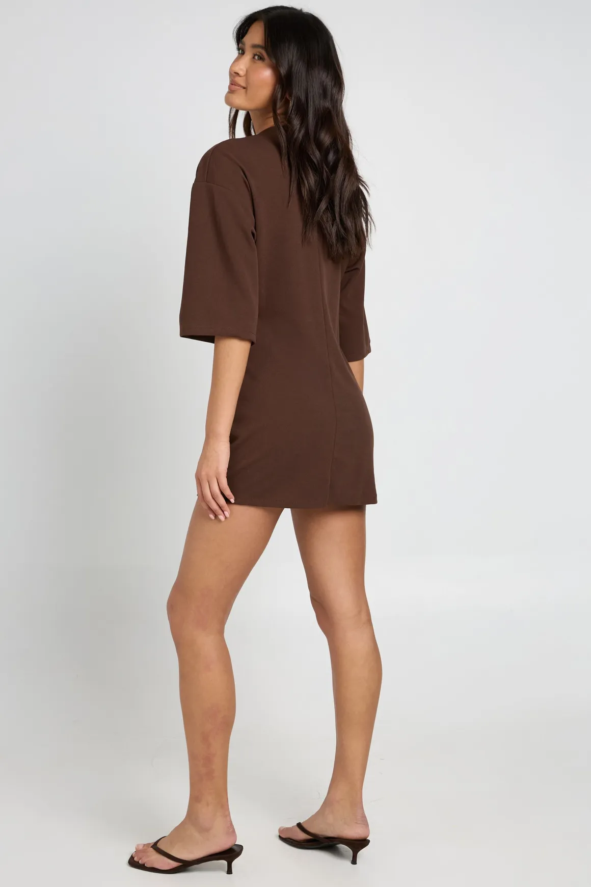 Robe Droite Tissée À Nœud Frontal Avec Finitions Dorées