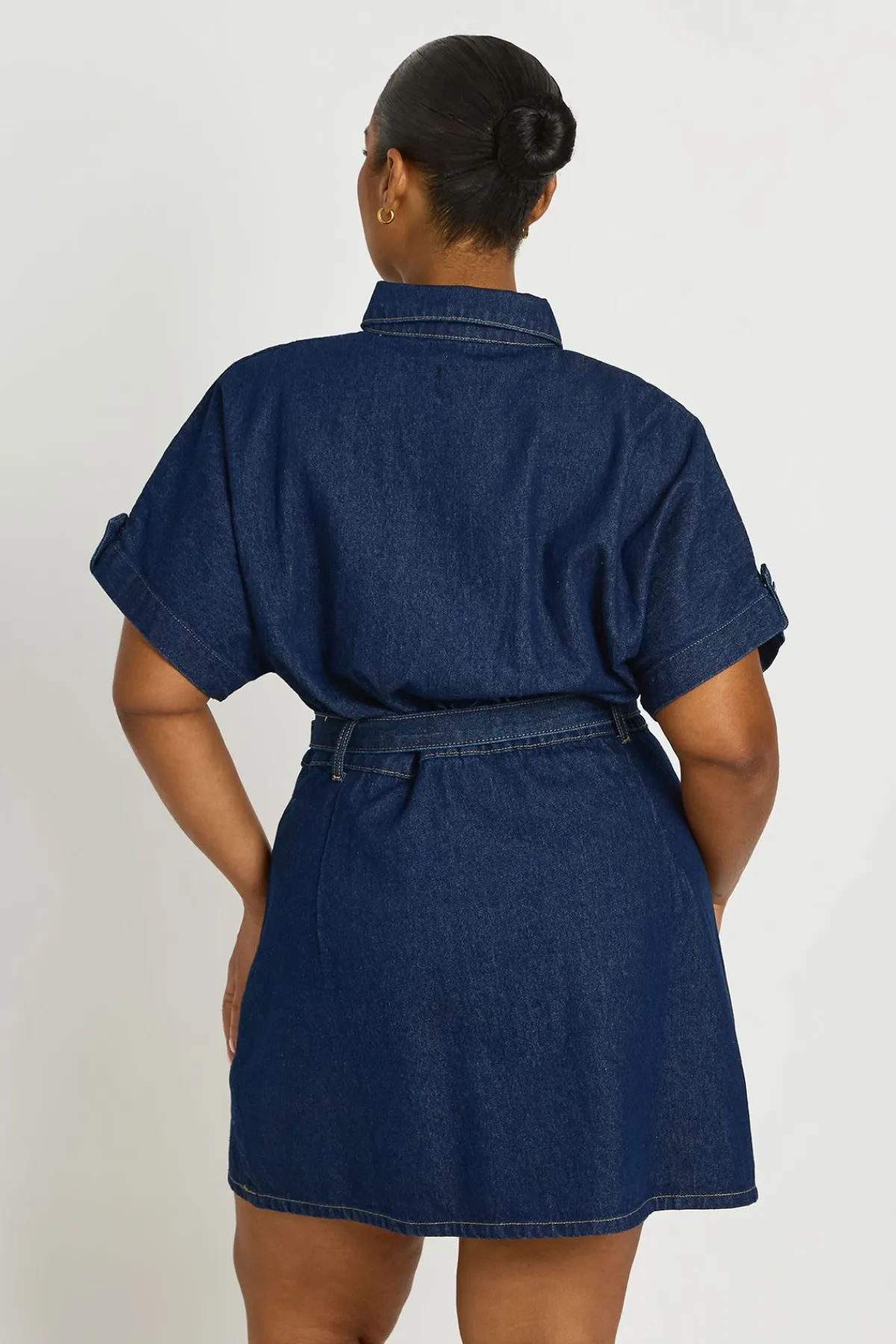 boohoo Robe Droite Utilitaire En Denim Grande Taille Avec Ceinture<Femme Denim|Denim