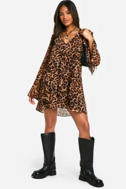 Robe droite à volants et imprimé léopard