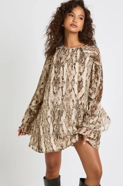Robe en chiffon froncée à imprimé synthétique