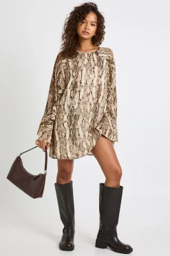 Robe en chiffon froncée à imprimé synthétique