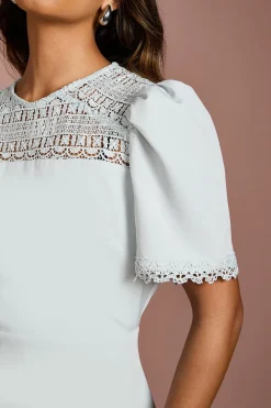 Robe en Crêpe à Bordure de Dentelle