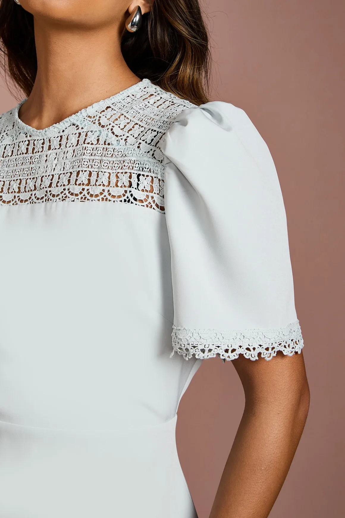 Robe en Crêpe à Bordure de Dentelle