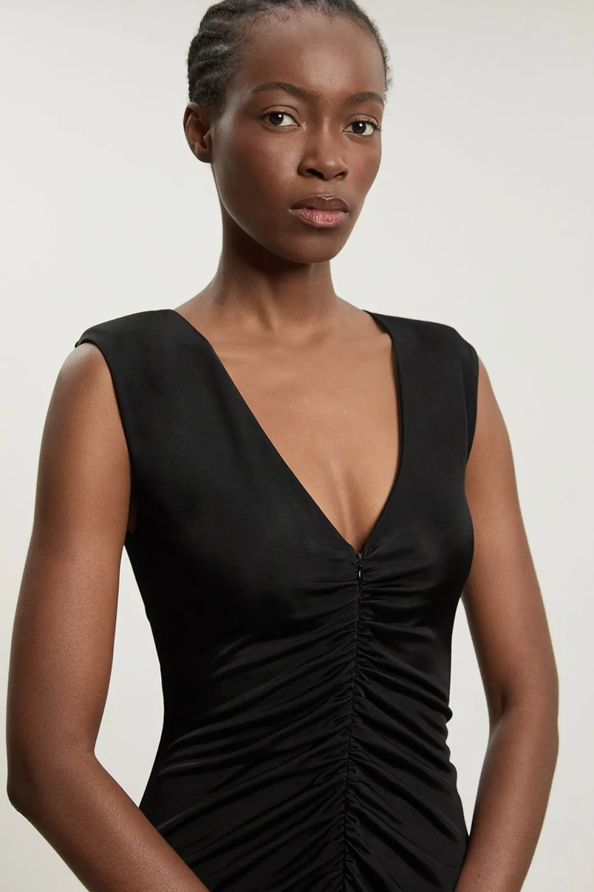 Robe En Crêpe De Viscose À Encolure Plongeante Et Fronces Sur Le Devant