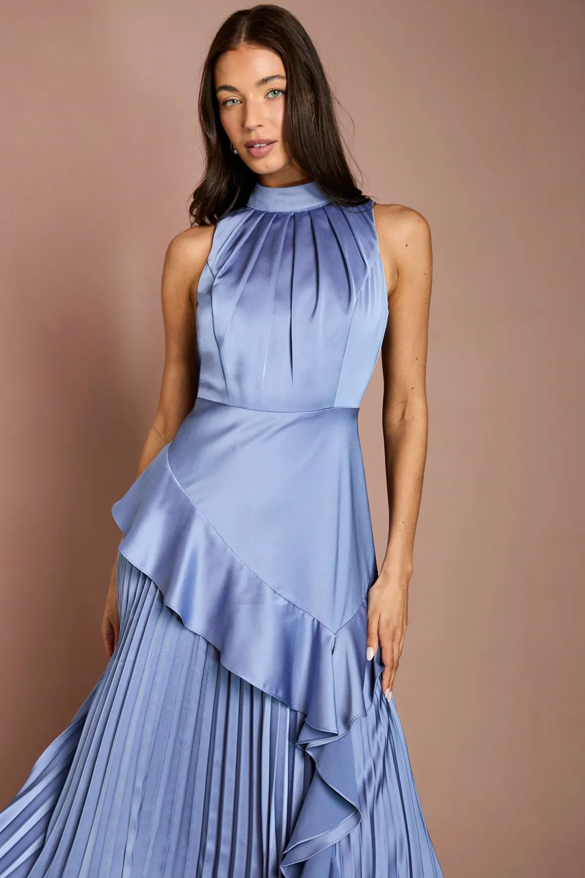 Robe En Crêpe Dos Satin À Volants Plissés Sans Manches