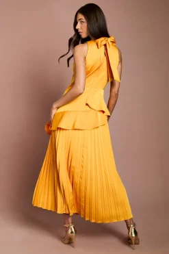 Robe En Crêpe Satiné Dos Plissé À Volants Sans Manches