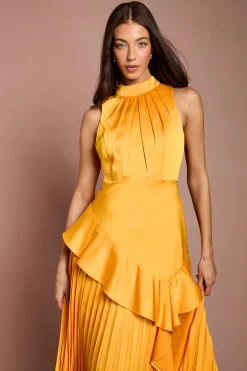 Robe En Crêpe Satiné Dos Plissé À Volants Sans Manches