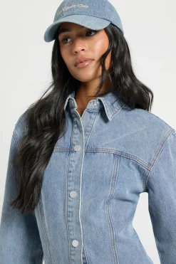 Robe en denim longue à manches longues ceinturée