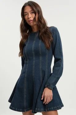 Robe en denim à manches longues avec détails de couture