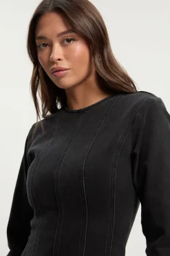 Robe en denim à manches longues avec détail de couture