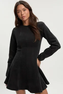 Robe en denim à manches longues avec détail de couture