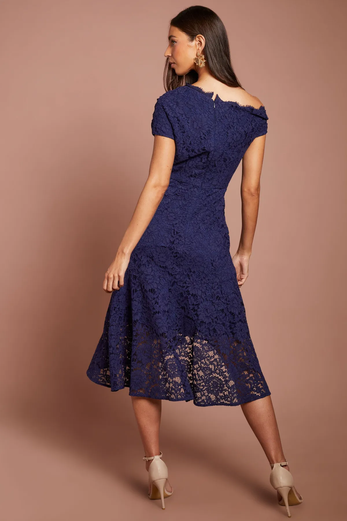 Coast Robe En Dentelle Asymétrique À Épaules Dénudées<Femme Robes Mi-Longues|Satin Et Dentelle