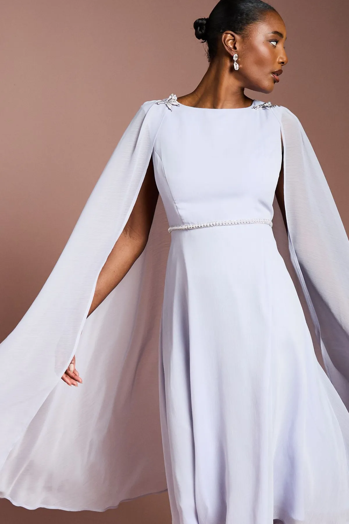 Coast Robe en Georgette avec Cape Détachable et Détails de Broche Diamantée<Femme Toutes Les Robes|Robes Mi-Longues