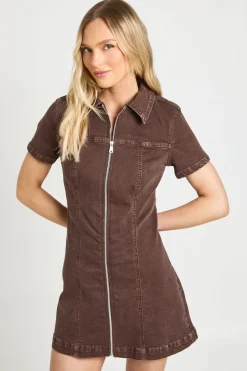 Robe En Jean Courte À Manches Courtes Et Zip Frontal Petite