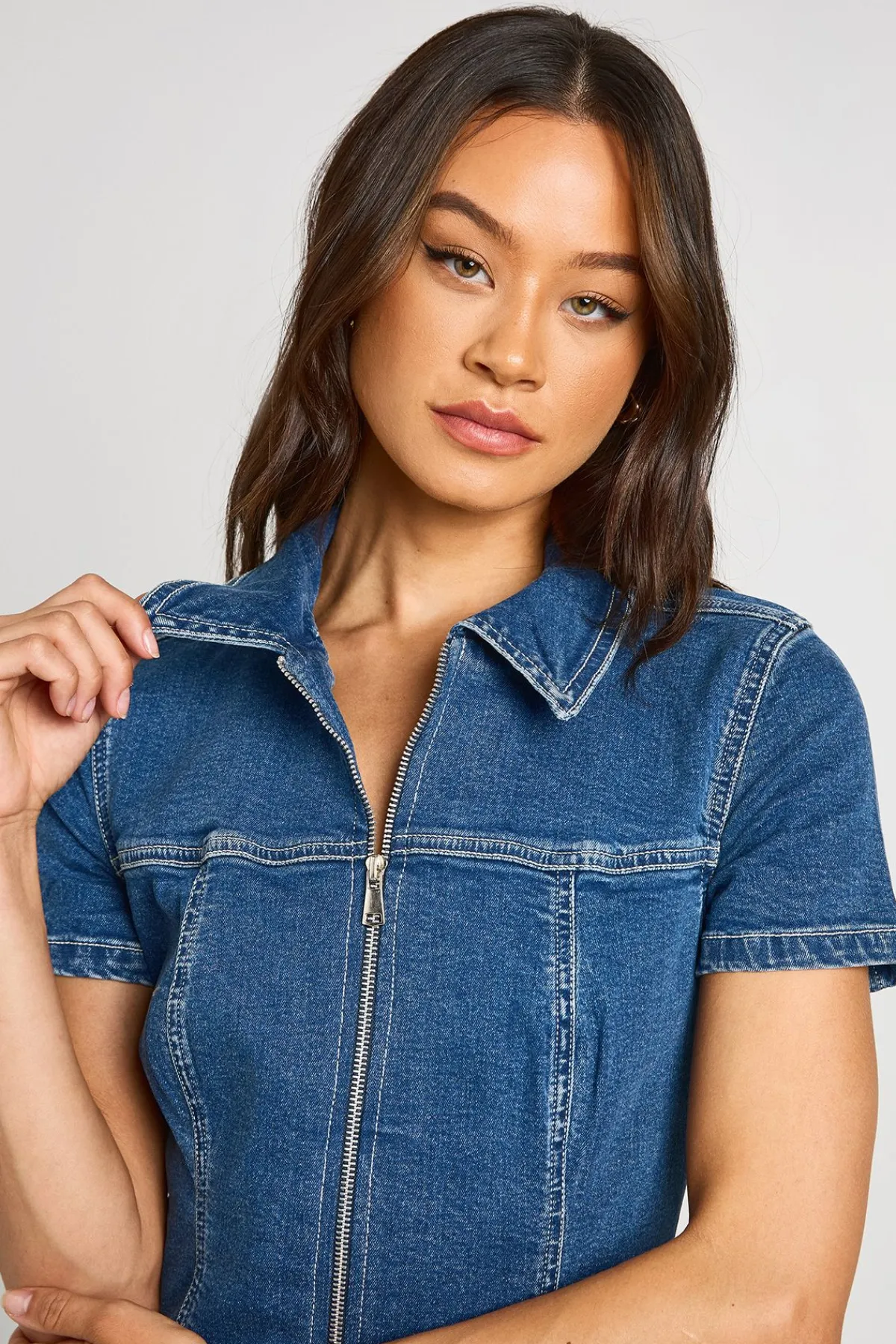 boohoo Robe En Jean Grande Taille À Manches Courtes Et Fermeture Zippée Devant<Femme Denim|Denim