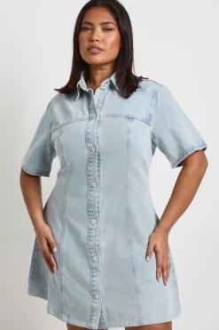 Robe En Jean Grande Taille À Manches Courtes Et Taille Cintrée