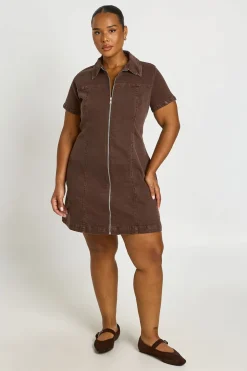 boohoo Robe En Jean Grande Taille À Manches Courtes Et Fermeture Zippée Devant<Femme Denim|Denim